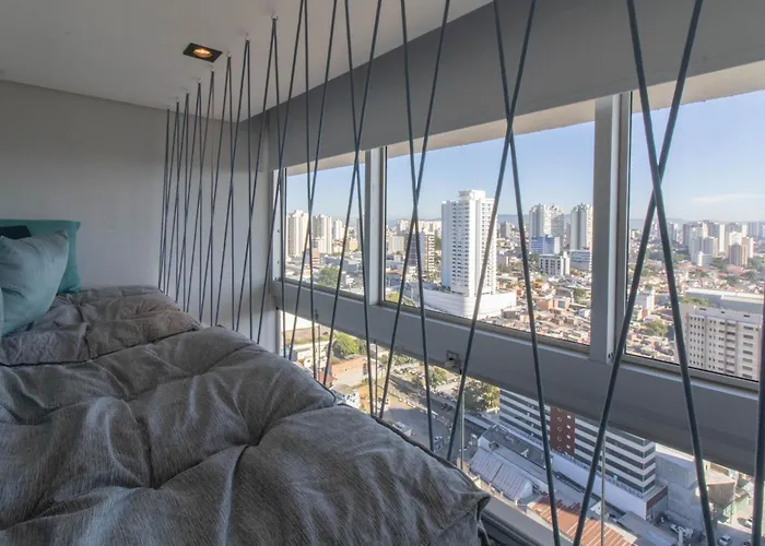 Urban Sky Studio - Gru 2204